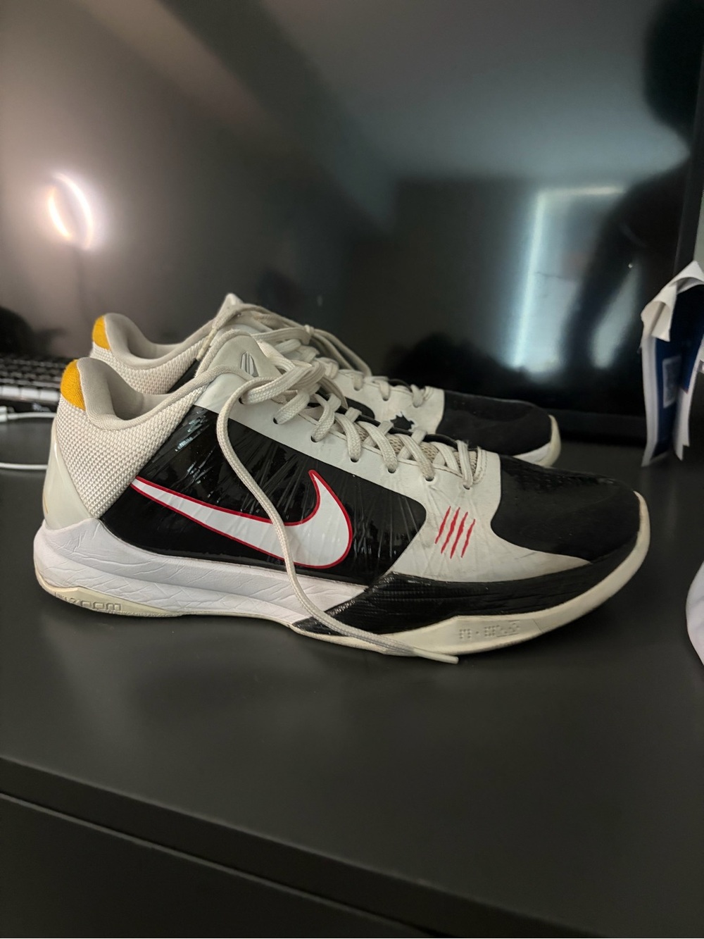 Kobe 5 Reverse Bruce Lee